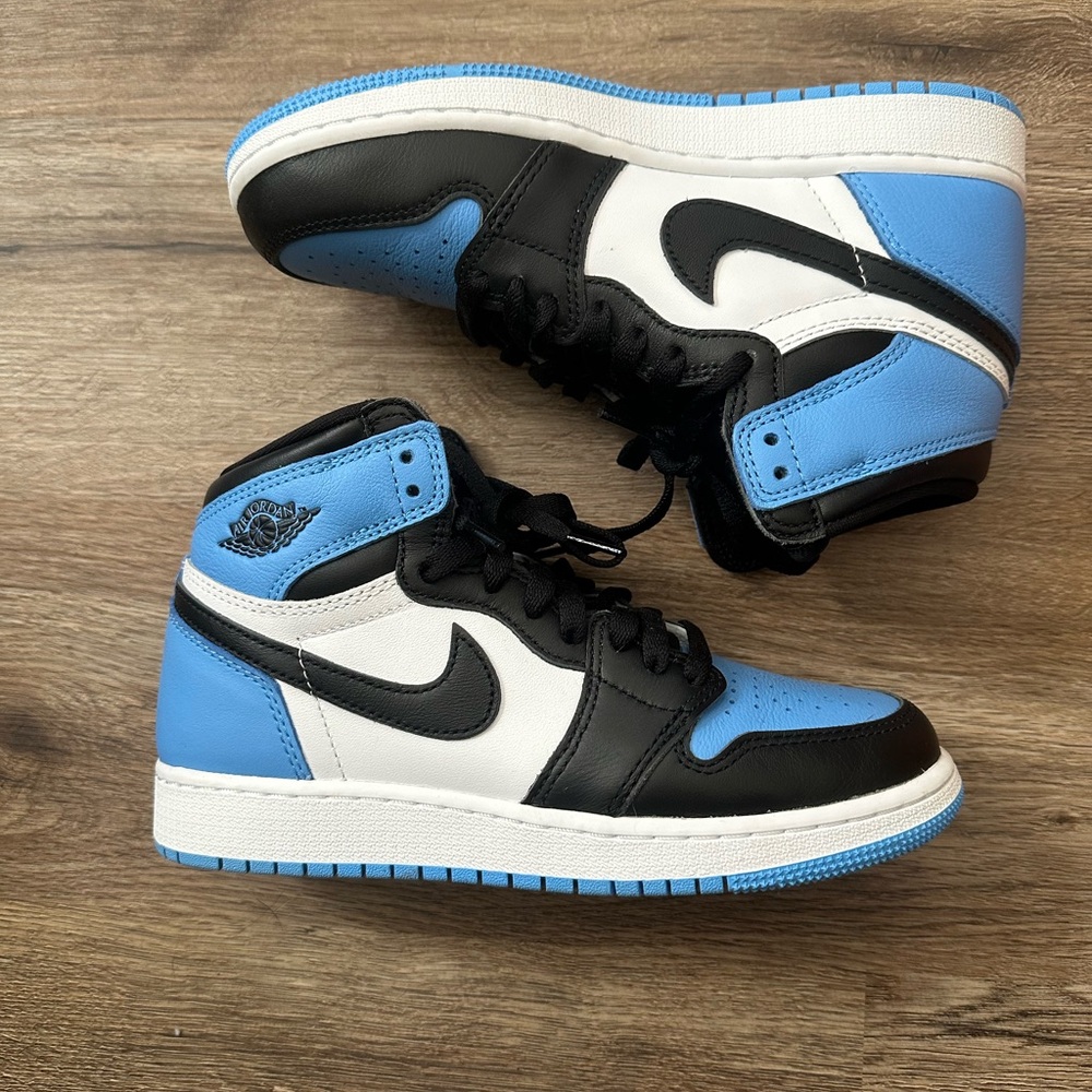 Air Jordan 1 Retro High UNC